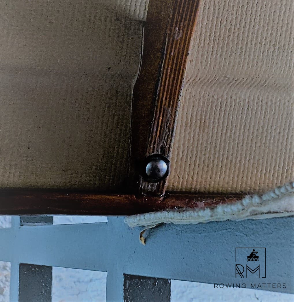 Bei einem Boot mit Spanten, sollte man es auf einen Spant legen - zumindest auf einer Seite.